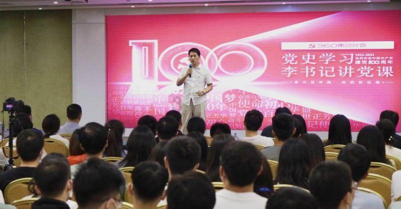 雨天车辆抛锚 李沧交警发现及时救助